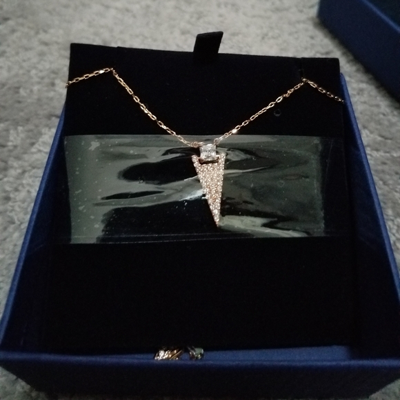 Swarovski Funk geometric rose gold necklace new in box - Picture 2 of 5